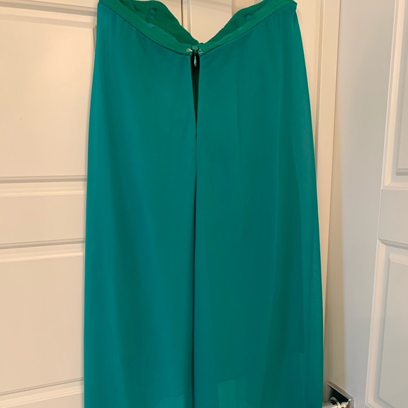 Sultry Cocktail Dress: Once Worn, Size XS - Make a Statement! - Picture 2 of 7